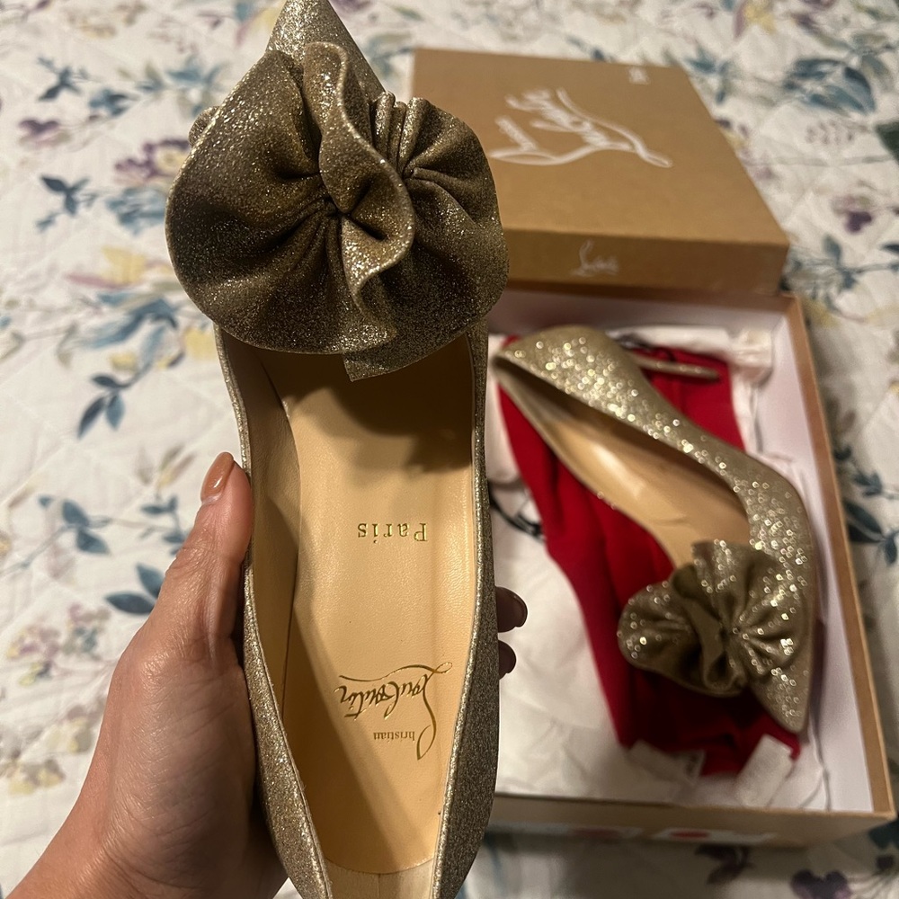 Christian Louboutin gold dresses shoe. - Picture 7 of 9